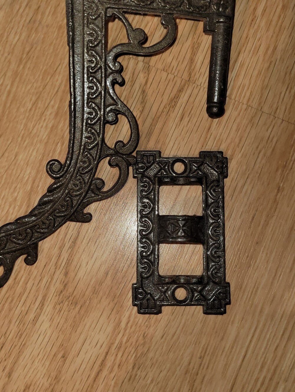 Vintage Lamp Holder - Picture 7 of 13